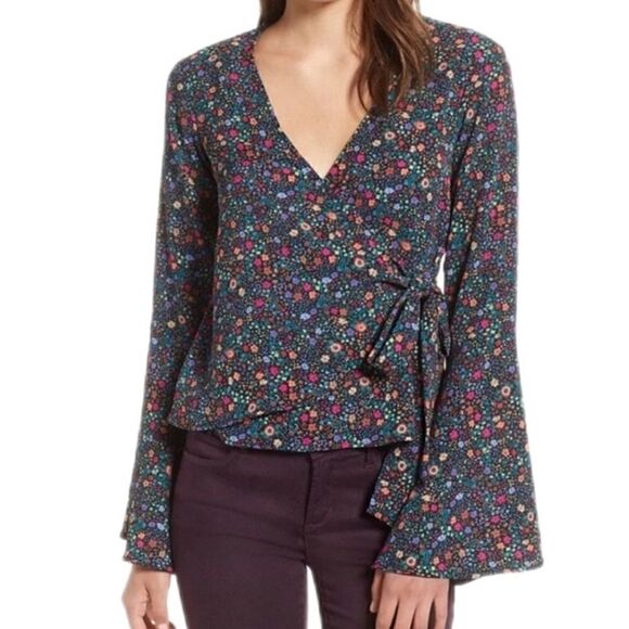 NWOT Francesca’s Collections Chloe & Katie Wrap Blouse Medium - Picture 1 of 6